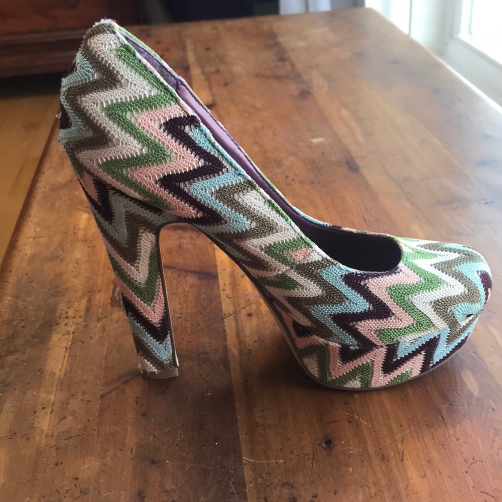 Madden Girl chevron platform pumps - Picture 2 of 6